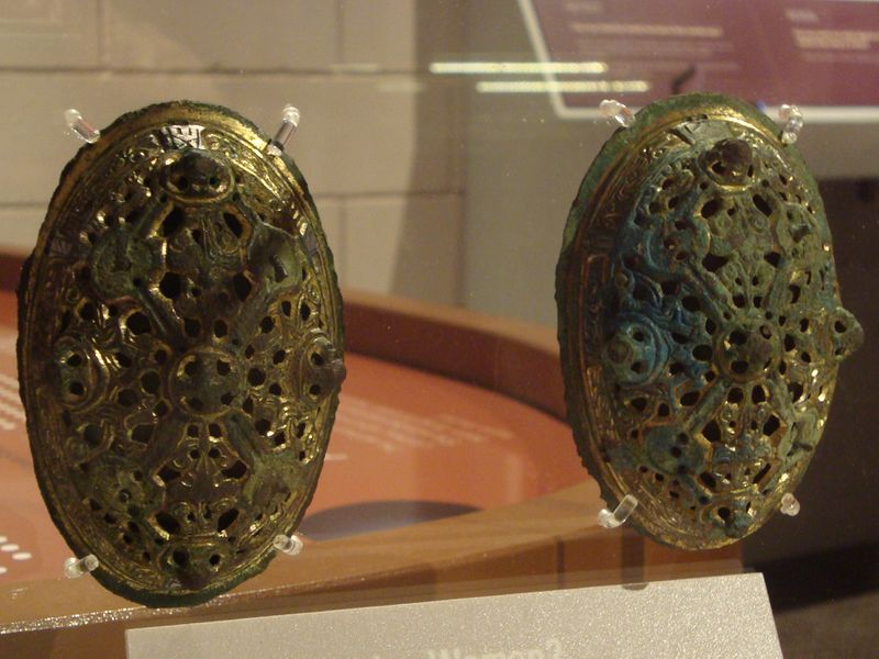 File:TH Cumwhitton Oval Brooches Grave 1.JPG