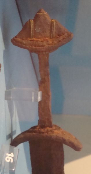 File:Norwich-Sword 16 hilt.jpg