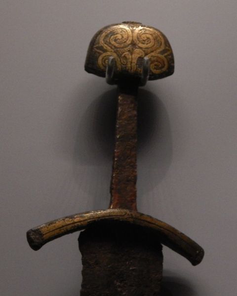 File:Ashmolean Sword - Battersea (1884.121.21) hilt b.jpg