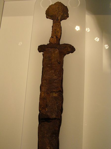 File:IOM-Cronk Moar Sword a.jpg