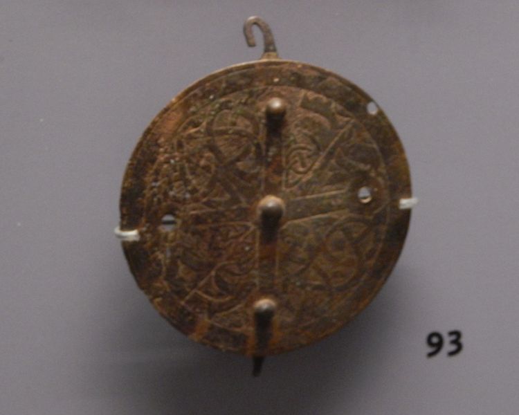 File:Ashmolean Disc Brooch - Evington, Leicestershire (AN1979.79).jpg