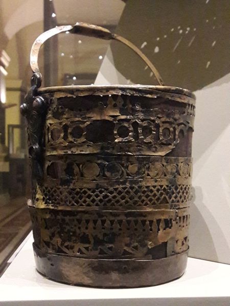 File:Bucket, Clonard C9th NMI-R.2977 (Tr).jpg