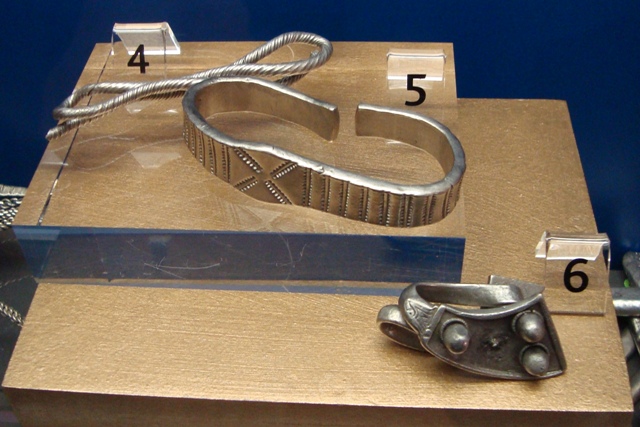 File:YM Bedale Hoard Armlets 1 2014.149 (20954).jpg