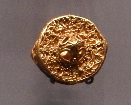 File:Ashmolean Finger Ring (AN1935.3)-38-.jpg