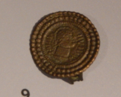 File:Ashmolean Disc Brooch - Boxmoor, Hertfordshire (AN1909.512).jpg