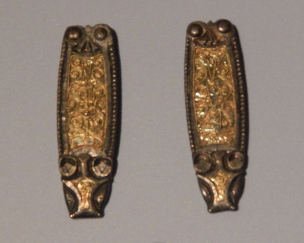 File:Ashmolean Strap-ends - Ipsden, Oxfordshire (AN1997.56-7).jpg