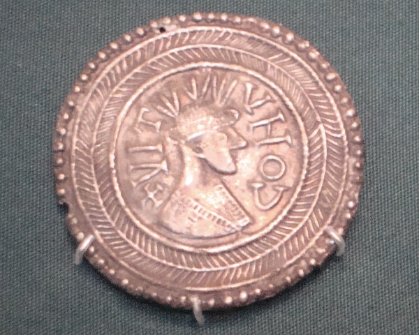 File:BM Disc Brooch - (1862,0701.19)-142-.jpg