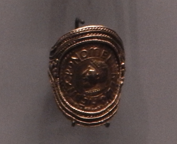 File:Ashmolean Finger Ring - Bossington, Hampshire (AN1970.1067)-04-.jpg