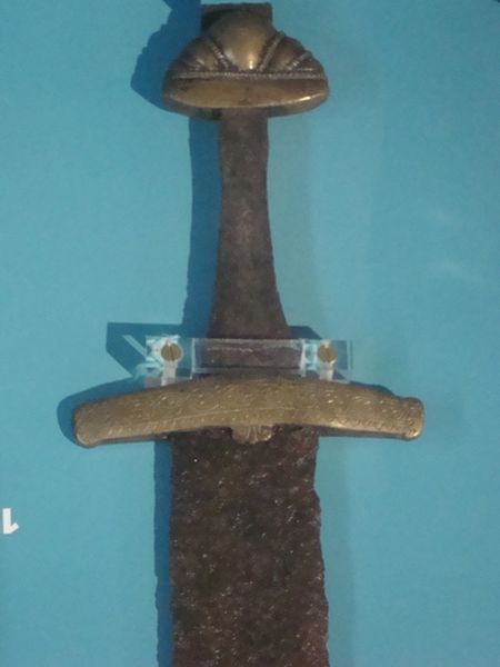 File:Norwich-Sword Mileham hilt.jpg