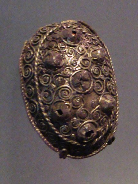 File:Hedeby Brooch Oval Grave V.JPG