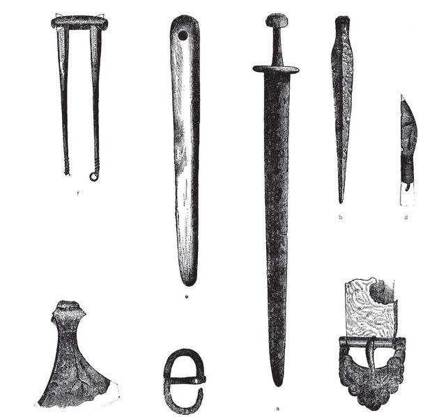 File:Kildate finds (Elgee 1930).JPG