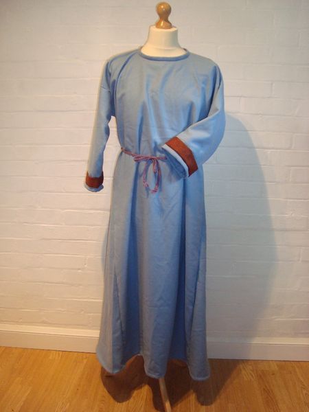 File:Luta Anglo-Saxon over dress.JPG